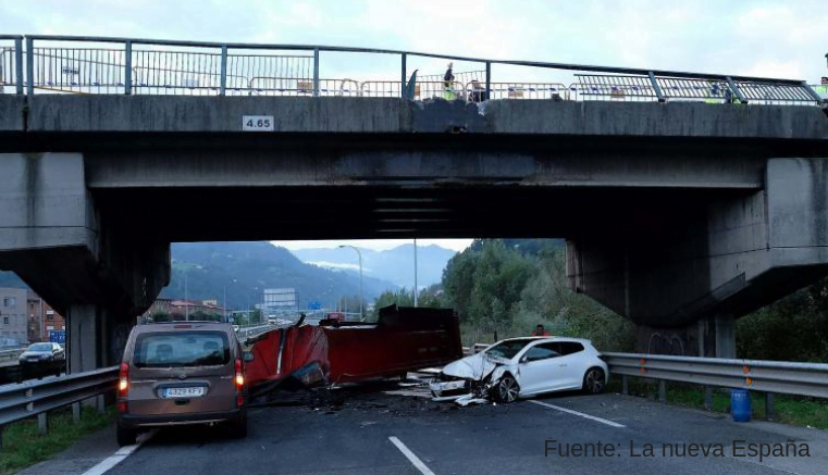 Choque de camión con puente produce varios heridos