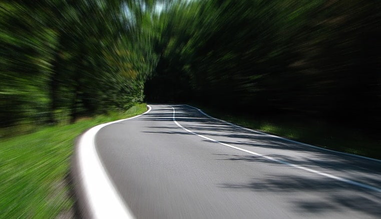 Ajuste del límite de velocidad en carreteras